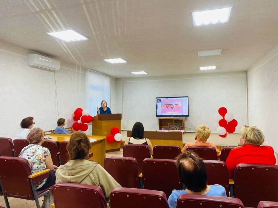Специалисты онкодиспансера проводят выездную «Школу пациента» Специалисты онкодиспансера проводят выездную «Школу пациента»