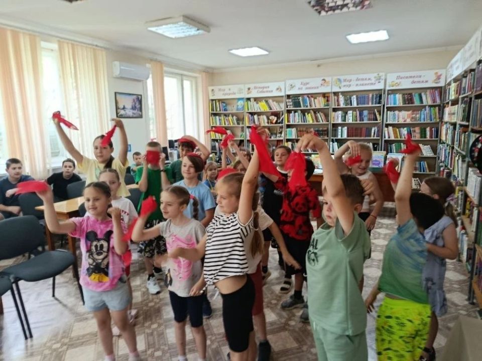 Александр Соколовский: В районной детской библиотеке состоялось увлекательное мероприятие «Игры народов России», организованное для воспитанников летнего пришкольного лагеря Первомайской школы № 1