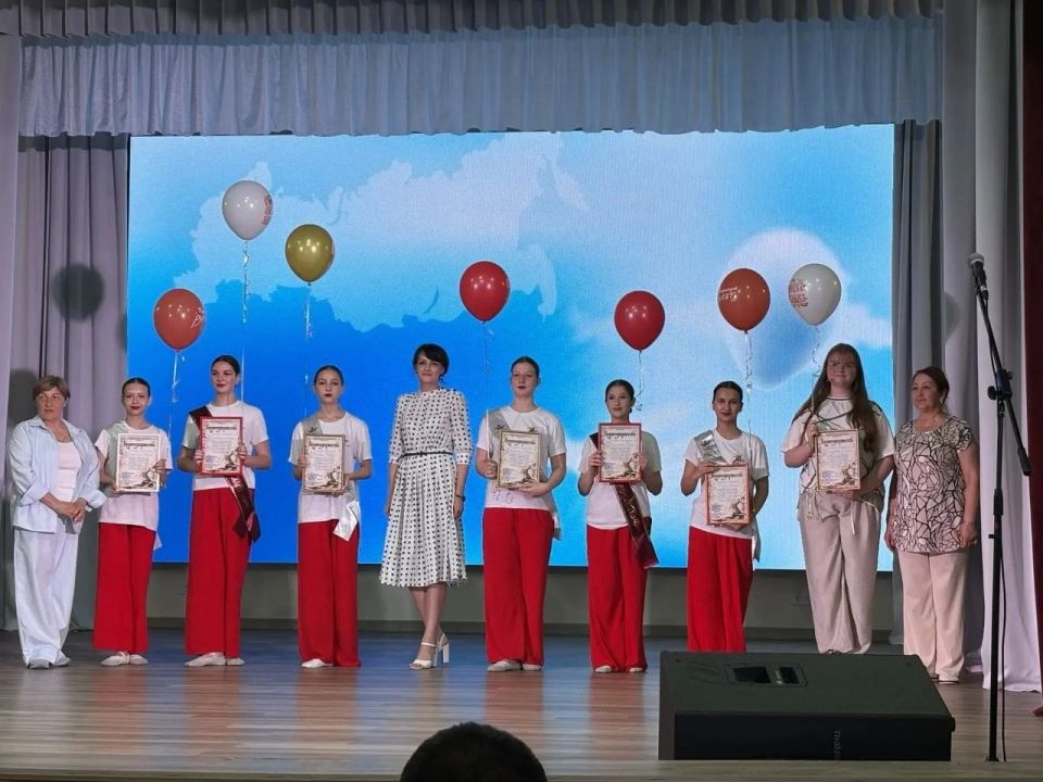 Александр Соколовский: В районом Доме культуры состоялся праздничный концерт для выпускников ансамбля танца «Школьные годы» и их родителей