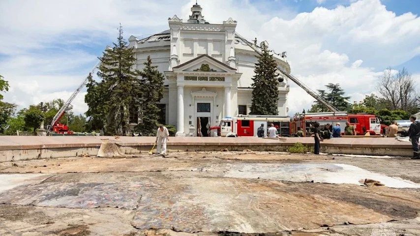 Пожар в здании Панорамы ликвидировали — спустя сутки после атаки