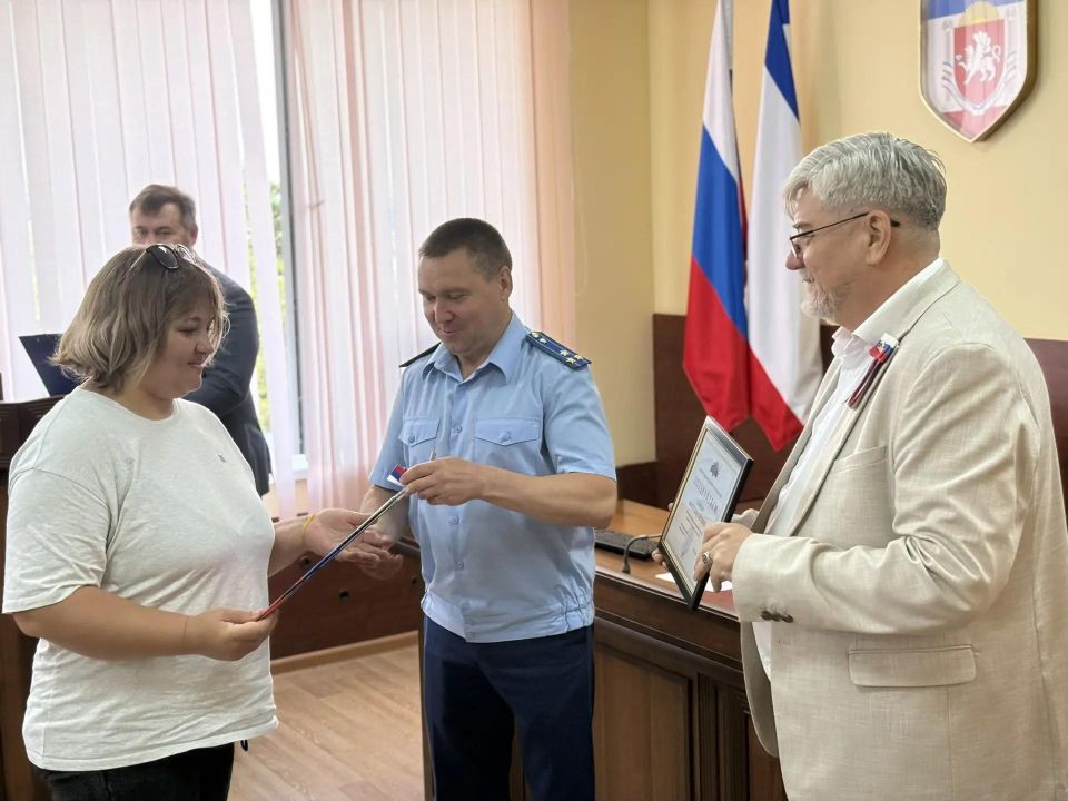В преддверии Дня России для пяти жителей Джанкоя из числа детей-сирот и детей, оставшихся без попечения родителей, произошло долгожданное и радостное событие – они получили ключи от благоустроенных квартир В преддверии Дня России для пяти жителей Джанкоя из числа детей-сирот и детей, оставшихся без попечения родителей, произошло долгожданное и радостное событие – они получили ключи от благоустроенных квартир