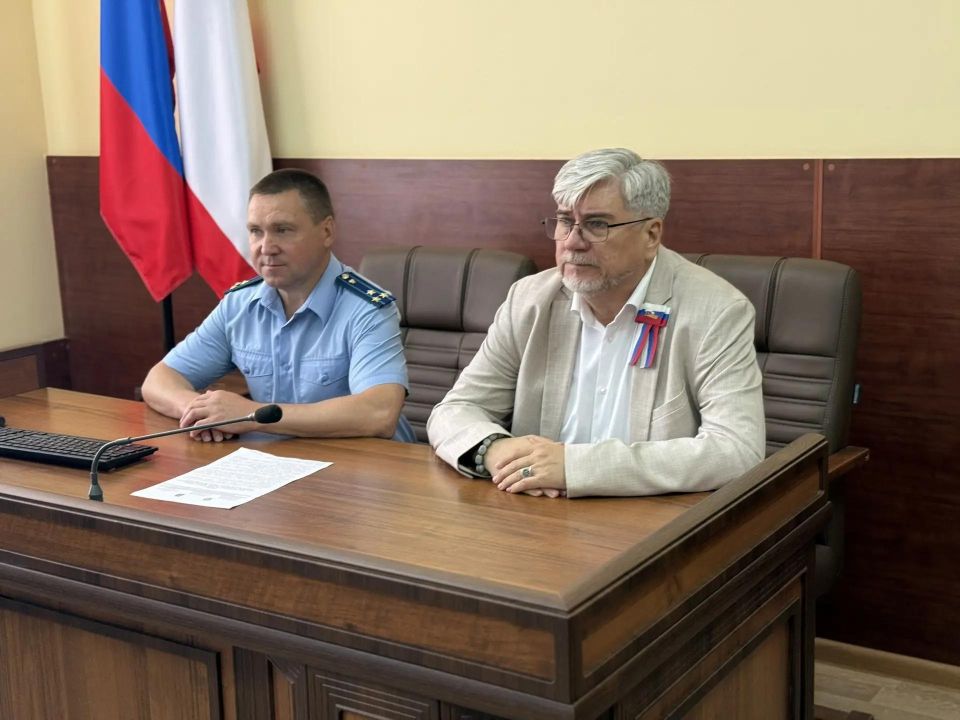 В преддверии Дня России для пяти жителей Джанкоя из числа детей-сирот и детей, оставшихся без попечения родителей, произошло долгожданное и радостное событие – они получили ключи от благоустроенных квартир