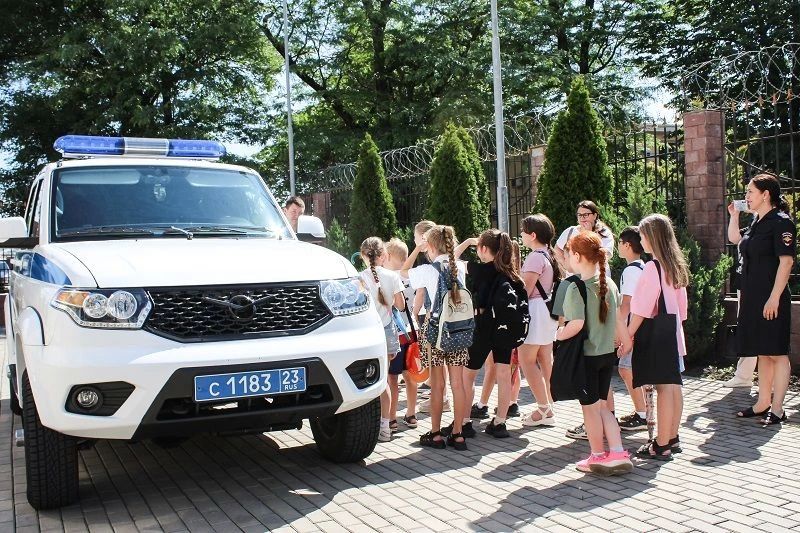 В преддверии Дня России школьники провели один день с транспортной полицией Крыма В преддверии Дня России школьники провели один день с транспортной полицией Крыма