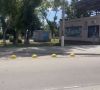 Ограничен проезд транспорта на городскую набережную в районе ул. Свердлова, 6. Специальные бетонные полусферы установлены в начале технологического проезда по поручению и. о. главы администрации Керчи Ивана Кошель