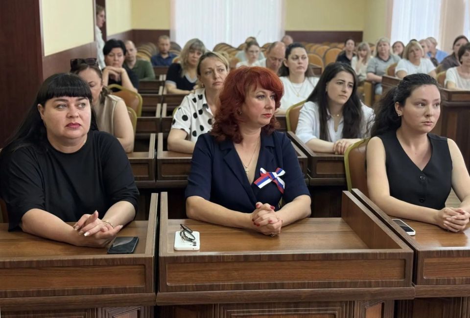 «Главная сила нашей великой страны – люди, которые в ней живут. Уверен, наши совместные усилия, направленные на достижение стабильности, мира и общественного согласия будут успешными и плодотворными!» «Главная сила нашей великой страны – люди, которые в ней живут. Уверен, наши совместные усилия, направленные на достижение стабильности, мира и общественного согласия будут успешными и плодотворными!»