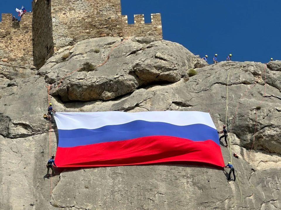 Поздравление министра чрезвычайных ситуаций Республики Крым Алексея Ерёменко с Днём России Поздравление министра чрезвычайных ситуаций Республики Крым Алексея Ерёменко с Днём России