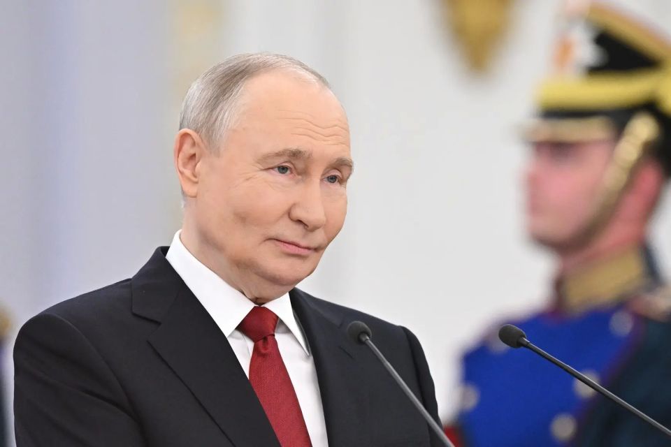 Владимир Константинов: На торжественном мероприятии, приуроченном ко Дню России, Президент Владимир Путин вручил золотую медаль «Герой труда Российской Федерации» депутату Государственного Совета Республики Крым, директору... Владимир Константинов: На торжественном мероприятии, приуроченном ко Дню России, Президент Владимир Путин вручил золотую медаль «Герой труда Российской Федерации» депутату Государственного Совета Республики Крым, директору...