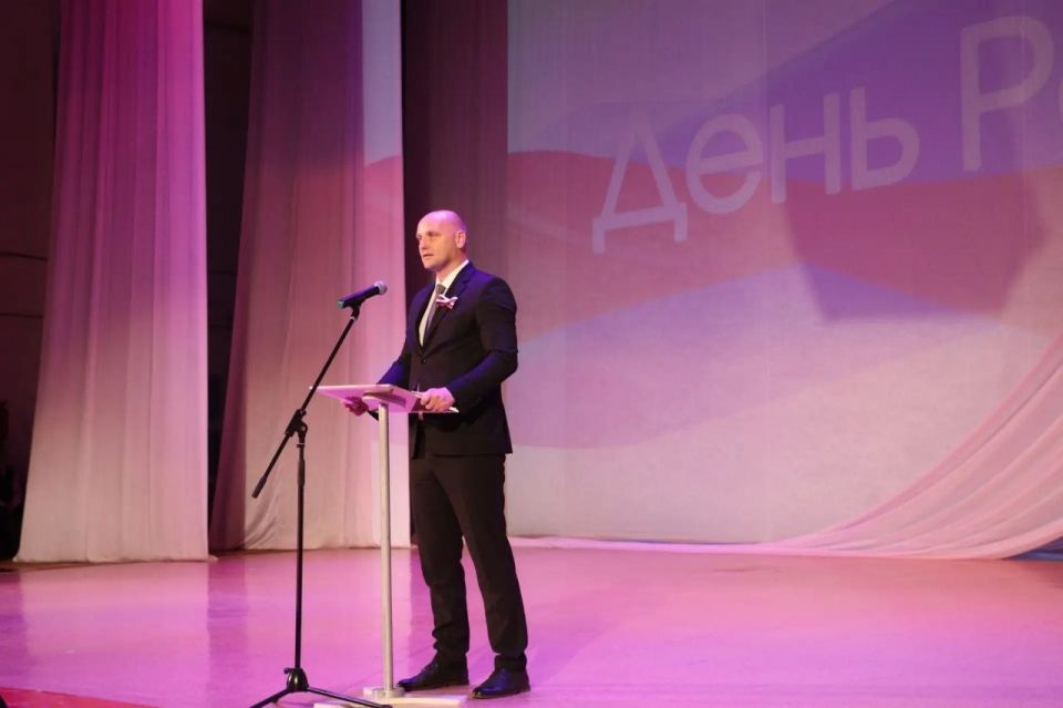 Иван Кошель: Принял участие в праздничном концерте, посвященном Дню России, который прошел в рамках фестиваля античного искусства «Боспорские Агоны» во Дворце культуры «Корабел» Иван Кошель: Принял участие в праздничном концерте, посвященном Дню России, который прошел в рамках фестиваля античного искусства «Боспорские Агоны» во Дворце культуры «Корабел»