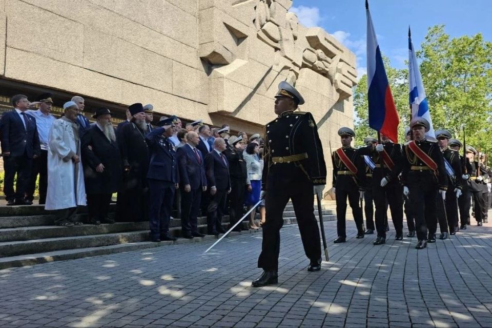 В Крыму и Севастополе росгвардейцы приняли участие в торжественных мероприятиях, посвященных празднованию Дня России