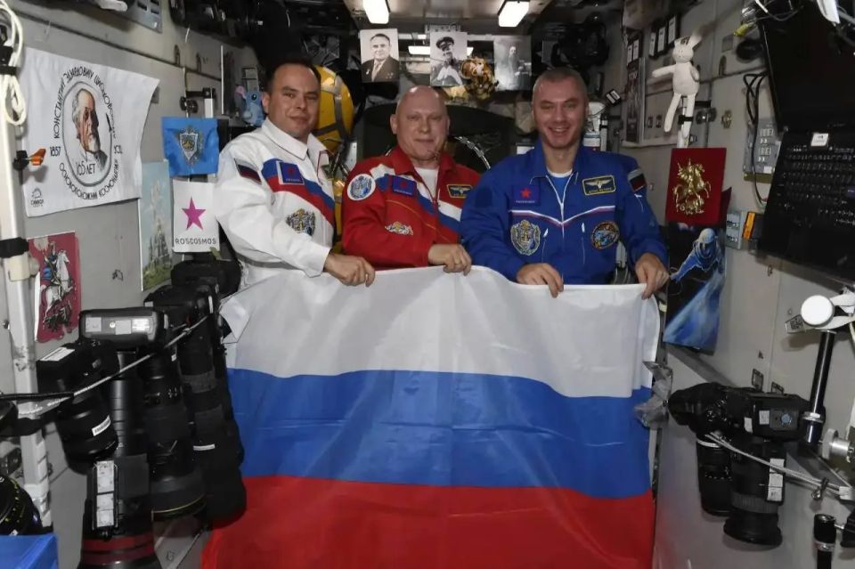 Поздравление с Днём России прозвучало в космосе