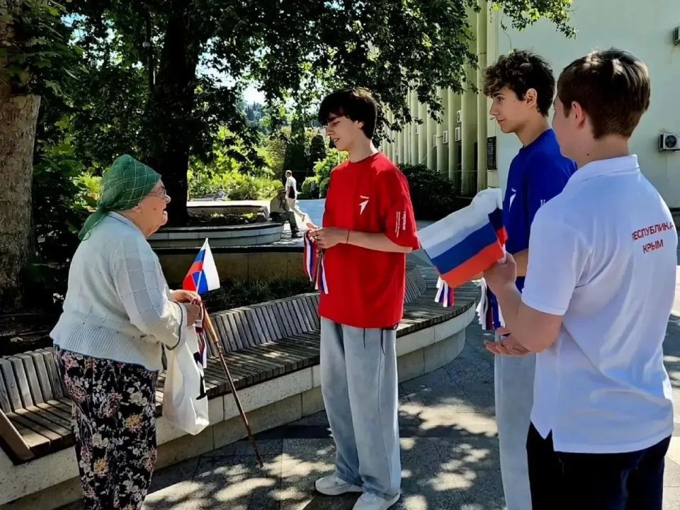 Красный, синий, белый – цвета единства всей страны! Красный, синий, белый – цвета единства всей страны!