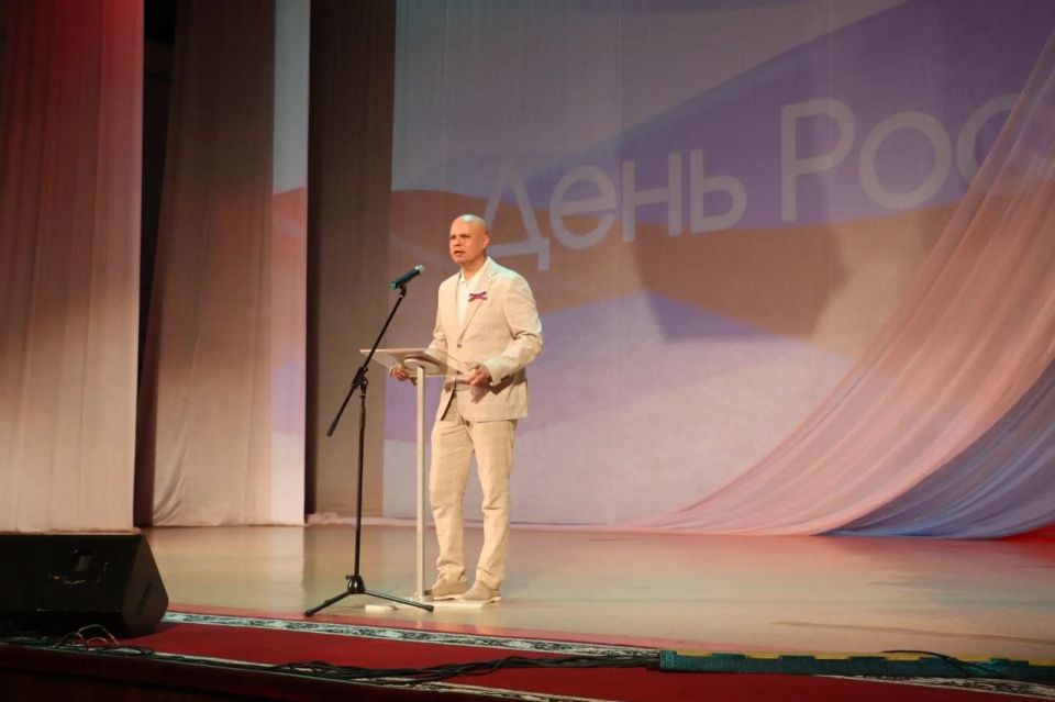 Иван Кошель: Принял участие в праздничном концерте, посвященном Дню России, который прошел в рамках фестиваля античного искусства «Боспорские Агоны» во Дворце культуры «Корабел» Иван Кошель: Принял участие в праздничном концерте, посвященном Дню России, который прошел в рамках фестиваля античного искусства «Боспорские Агоны» во Дворце культуры «Корабел»