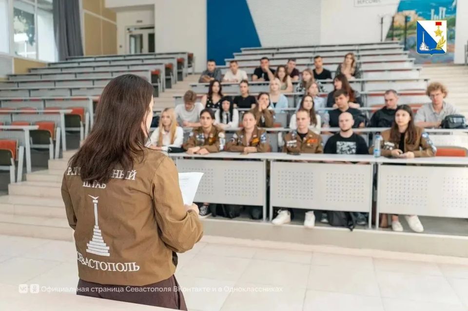 50 бойцов студотрядов Севастополя получили рабочие специальности