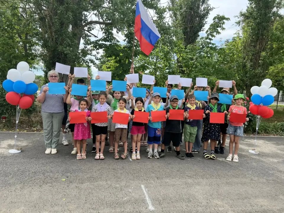 В Джанкойском районе в лагерях с дневным пребыванием детей прошли мероприятия, посвящённые Дню России В Джанкойском районе в лагерях с дневным пребыванием детей прошли мероприятия, посвящённые Дню России