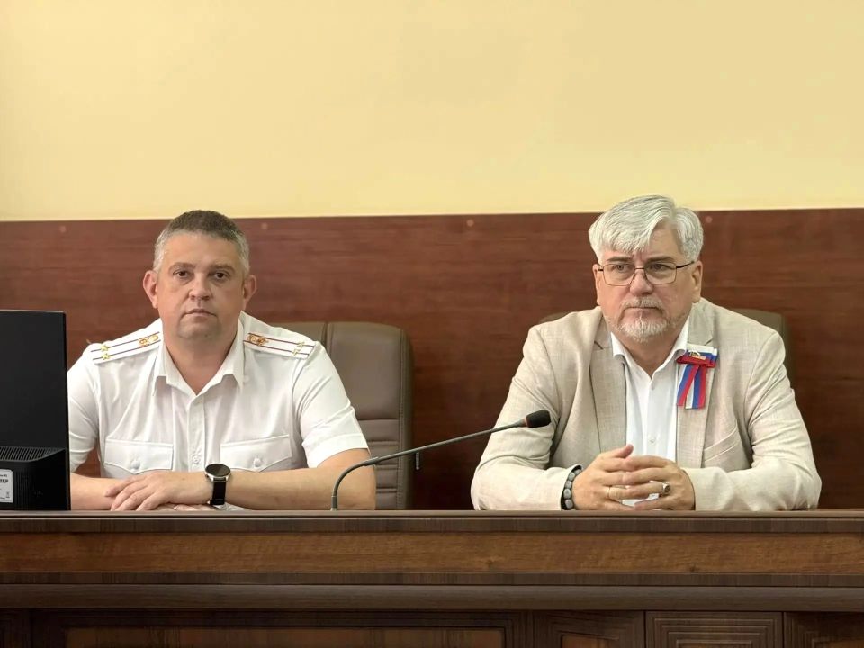 В преддверии Дня России в городе Джанкой состоялось торжественное вручение первых паспортов юным жителям В преддверии Дня России в городе Джанкой состоялось торжественное вручение первых паспортов юным жителям