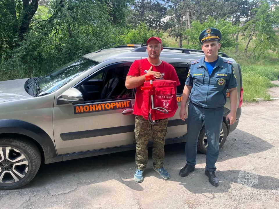В Симферополе сотрудники МЧС России совместно с администрацией города патрулируют лесные массивы В Симферополе сотрудники МЧС России совместно с администрацией города патрулируют лесные массивы