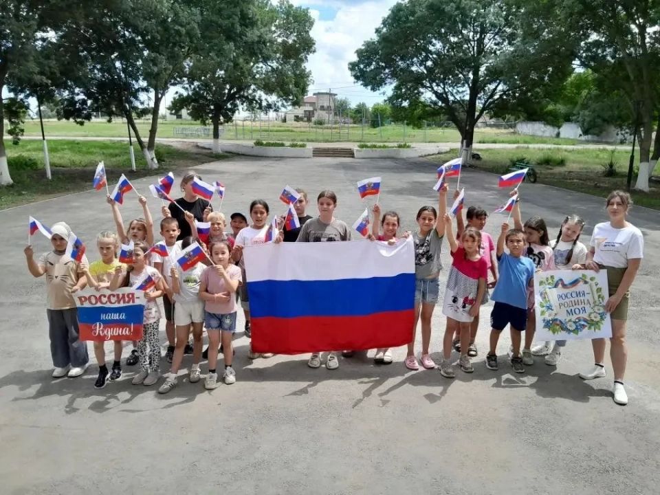 В Джанкойском районе в лагерях с дневным пребыванием детей прошли мероприятия, посвящённые Дню России В Джанкойском районе в лагерях с дневным пребыванием детей прошли мероприятия, посвящённые Дню России
