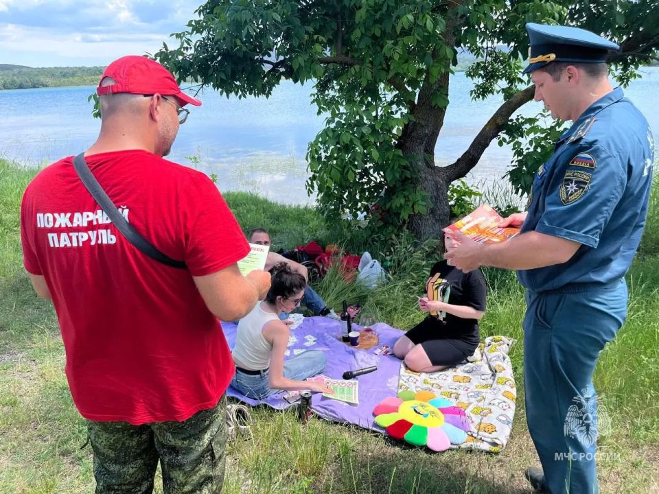 В Симферополе сотрудники МЧС России совместно с администрацией города патрулируют лесные массивы В Симферополе сотрудники МЧС России совместно с администрацией города патрулируют лесные массивы