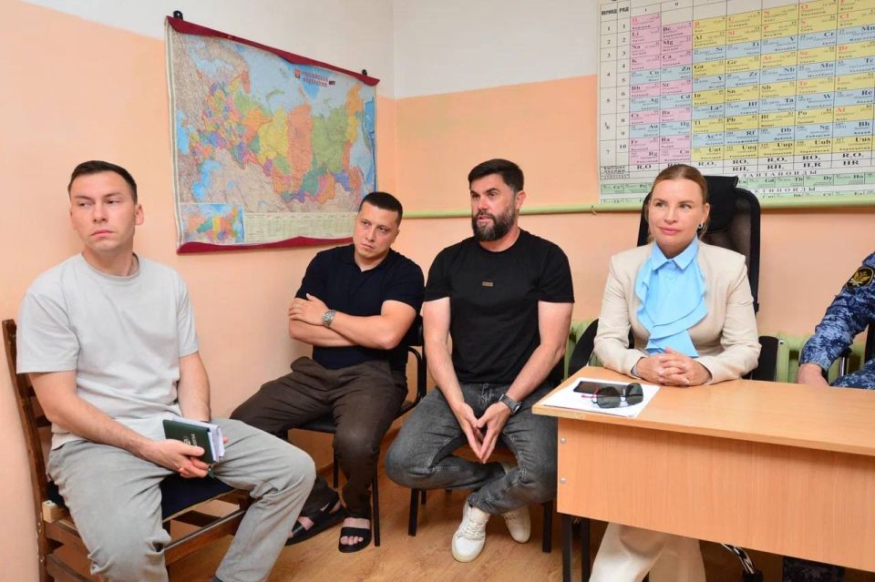 Шериф Османов: В рамках реализации социальновоспитательных инициатив вместе с министром Ольгой Торубаровой посетили несовершеннолетних подозреваемых и обвиняемых в Следственном изоляторе № 1 УФСИН России по Республике Крым и... Шериф Османов: В рамках реализации социальновоспитательных инициатив вместе с министром Ольгой Торубаровой посетили несовершеннолетних подозреваемых и обвиняемых в Следственном изоляторе № 1 УФСИН России по Республике Крым и...