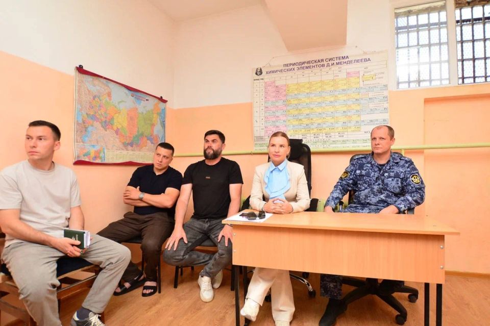 Шериф Османов: В рамках реализации социальновоспитательных инициатив вместе с министром Ольгой Торубаровой посетили несовершеннолетних подозреваемых и обвиняемых в Следственном изоляторе № 1 УФСИН России по Республике Крым и... Шериф Османов: В рамках реализации социальновоспитательных инициатив вместе с министром Ольгой Торубаровой посетили несовершеннолетних подозреваемых и обвиняемых в Следственном изоляторе № 1 УФСИН России по Республике Крым и...