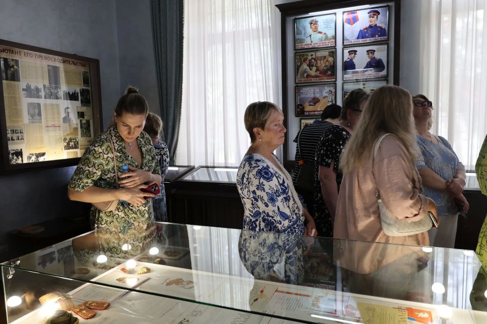 Помощник Министра внутренних дел по Республике Крым полковник внутренней службы в отставке Инна Никитина провела очередную увлекательную экскурсию по постоянно действующей экспозиции МВД по Республике Крым Помощник Министра внутренних дел по Республике Крым полковник внутренней службы в отставке Инна Никитина провела очередную увлекательную экскурсию по постоянно действующей экспозиции МВД по Республике Крым