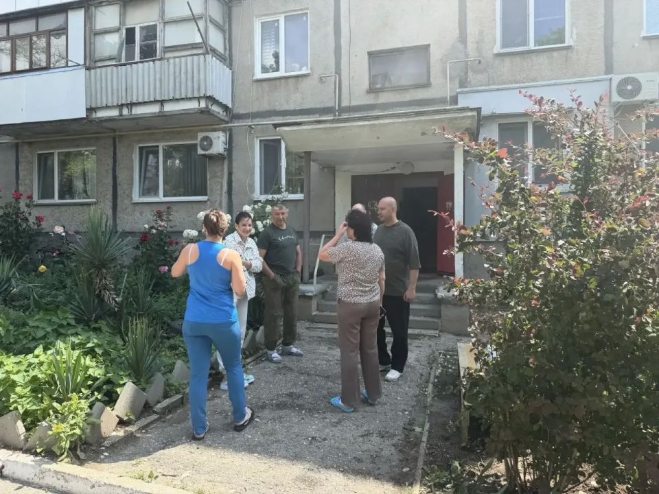 Иван Кошель: Сегодня встретился с жителями дома 31 по ул.Олега Кошевого. Вчера, после сильного ливня, прошло подтопление подъезда и нескольких квартир Иван Кошель: Сегодня встретился с жителями дома 31 по ул.Олега Кошевого. Вчера, после сильного ливня, прошло подтопление подъезда и нескольких квартир