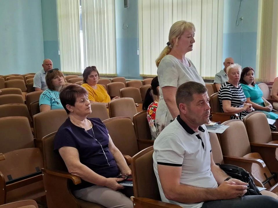 Глава администрации Советского района Александр Харламов провел аппаратное совещание по социально значимым вопросам района с руководителями структурных подразделений администрации, районного совета, организаций и служб... Глава администрации Советского района Александр Харламов провел аппаратное совещание по социально значимым вопросам района с руководителями структурных подразделений администрации, районного совета, организаций и служб...