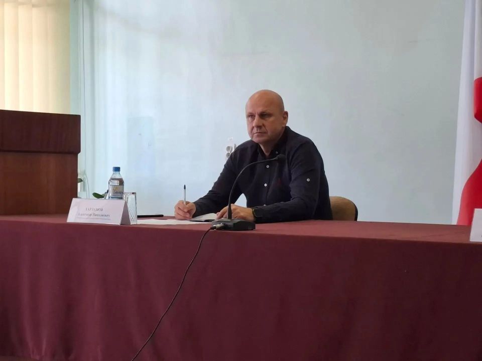 Глава администрации Советского района Александр Харламов провел аппаратное совещание по социально значимым вопросам района с руководителями структурных подразделений администрации, районного совета, организаций и служб... Глава администрации Советского района Александр Харламов провел аппаратное совещание по социально значимым вопросам района с руководителями структурных подразделений администрации, районного совета, организаций и служб...