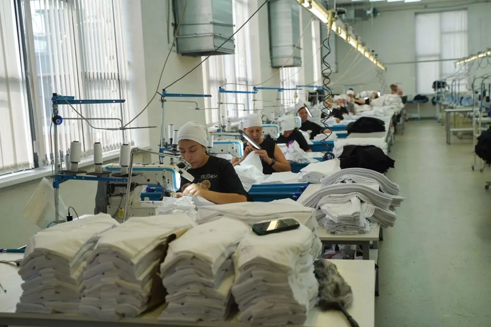Уважаемое руководство и коллектив предприятия «Фосфор»! Уважаемое руководство и коллектив предприятия «Фосфор»!