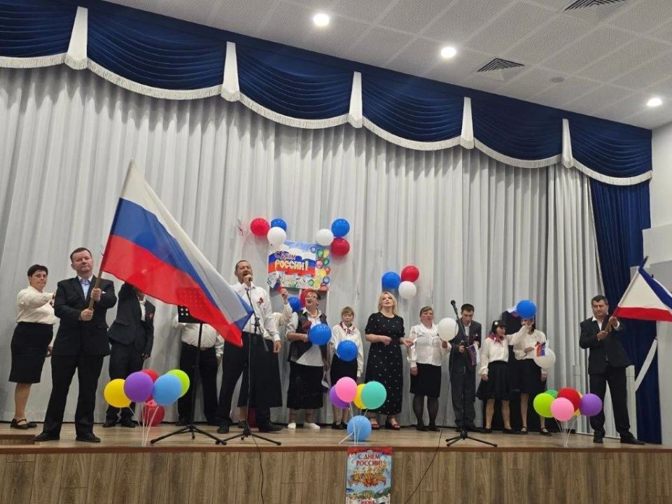 День России отметили в учреждениях соцобслуживания Крыма День России отметили в учреждениях соцобслуживания Крыма