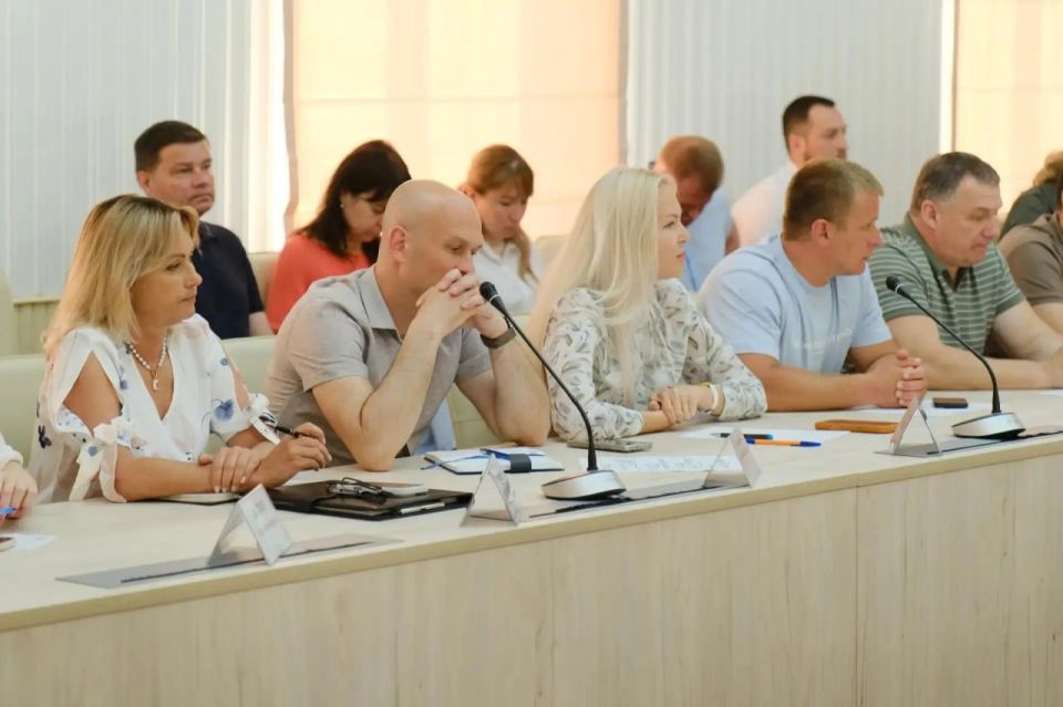 Янина Павленко: Рабочая неделя сегодня стартовала с аппаратного совещания Янина Павленко: Рабочая неделя сегодня стартовала с аппаратного совещания