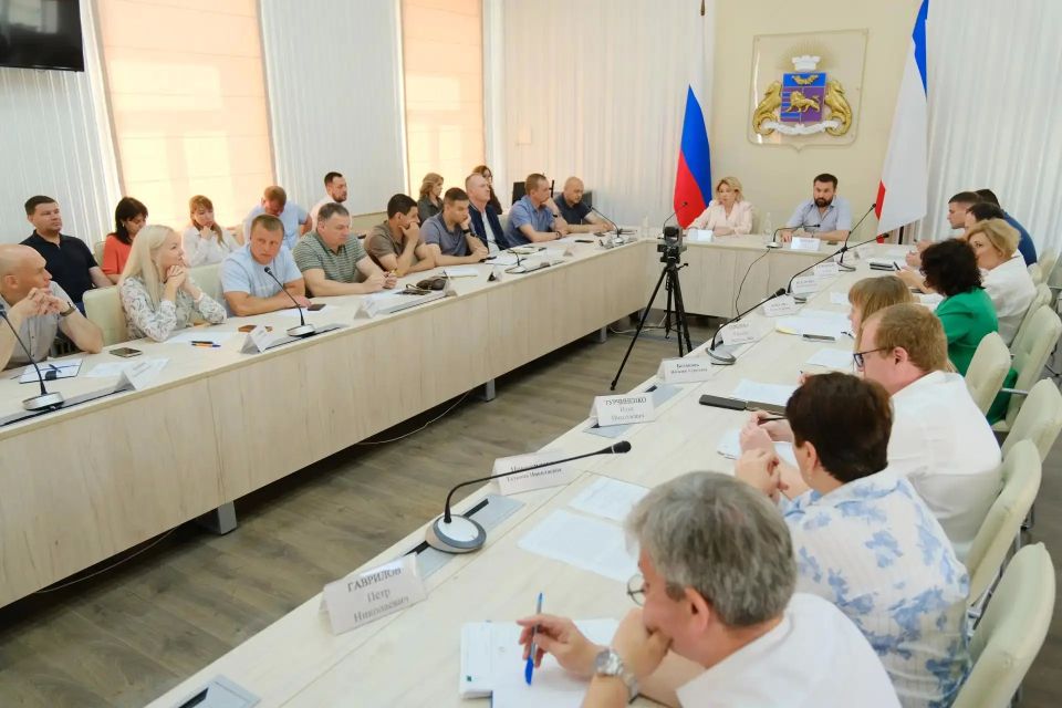 Янина Павленко: Рабочая неделя сегодня стартовала с аппаратного совещания Янина Павленко: Рабочая неделя сегодня стартовала с аппаратного совещания