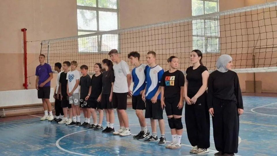Спортивный триумф под флагом единства: волейбольный турнир ко Дню России Спортивный триумф под флагом единства: волейбольный турнир ко Дню России