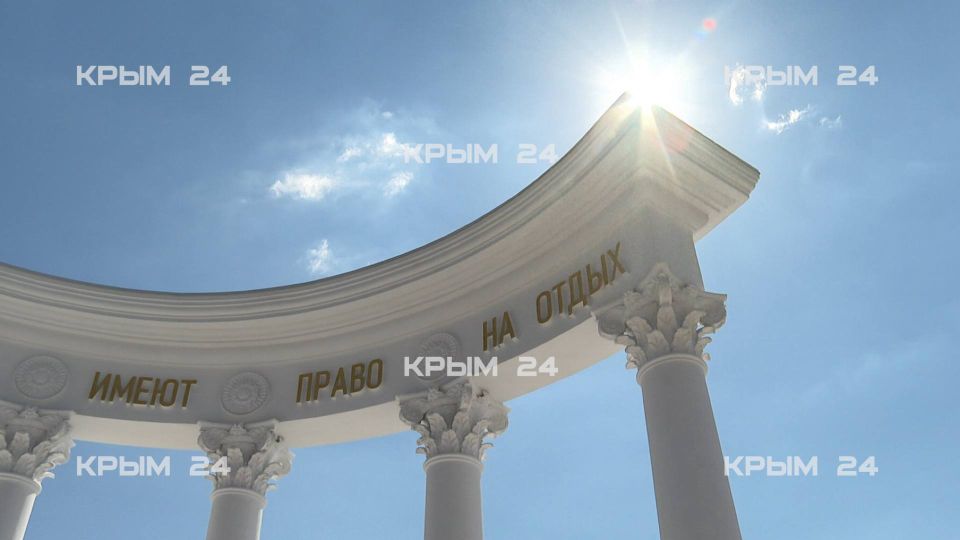 Реставрацию полуротонды завершили на Центральной набережной Алушты Реставрацию полуротонды завершили на Центральной набережной Алушты