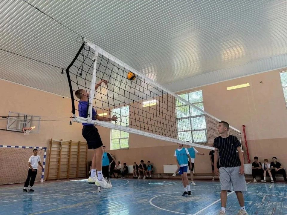 Спортивный триумф под флагом единства: волейбольный турнир ко Дню России