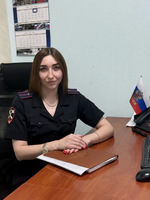 Сотрудник УМВД России "Симферополь" желает хорошей и продуктивной рабочей недели!