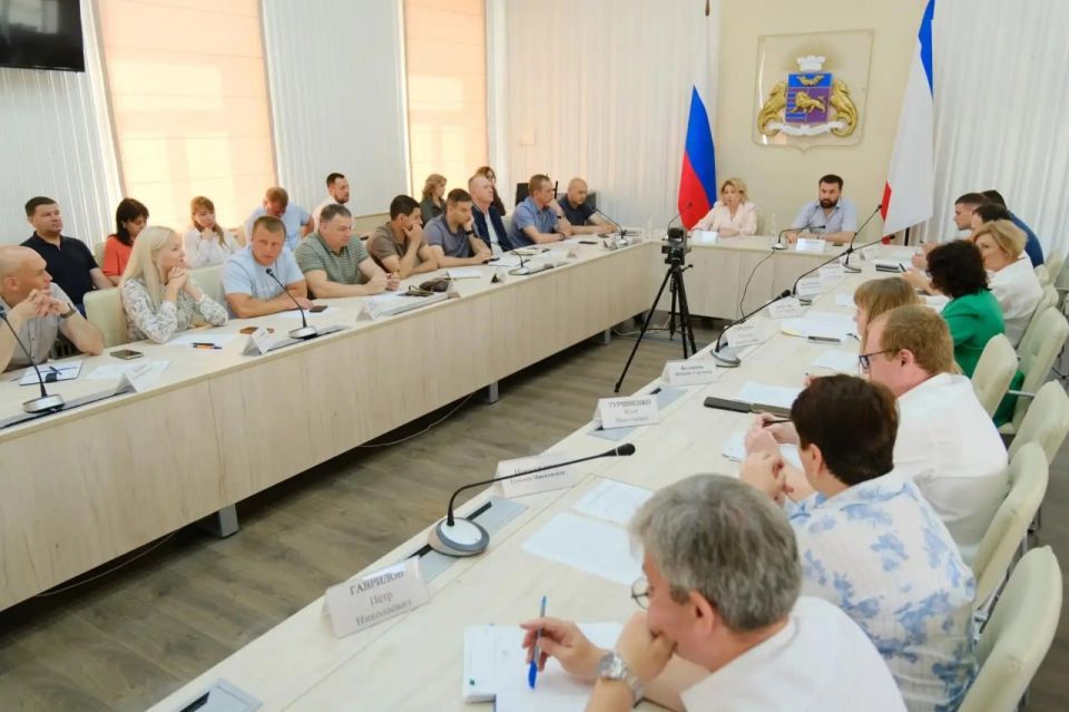 Янина Павленко: Рабочая неделя сегодня стартовала с аппаратного совещания Янина Павленко: Рабочая неделя сегодня стартовала с аппаратного совещания