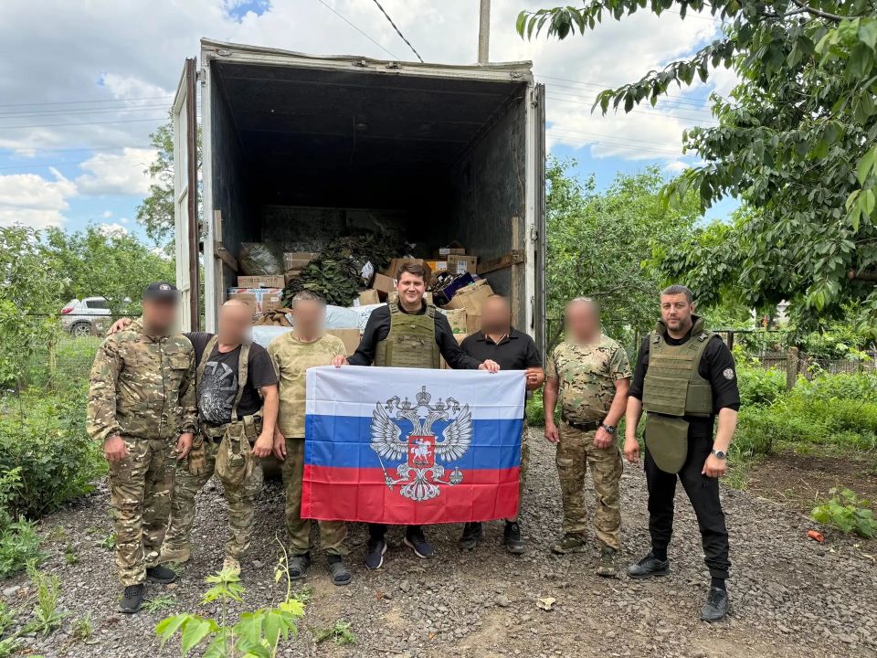 Крымские медики собрали гуманитарную помощь для коллег на передовой Крымские медики собрали гуманитарную помощь для коллег на передовой