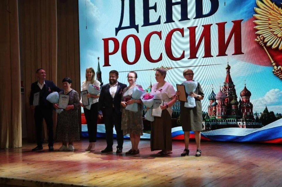 День России отметили в учреждениях соцобслуживания Крыма День России отметили в учреждениях соцобслуживания Крыма