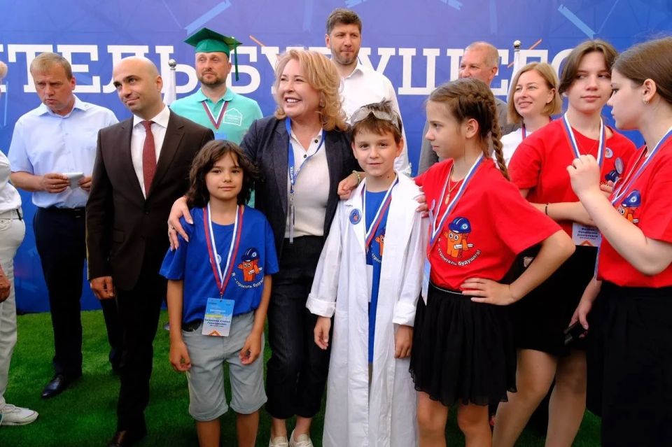 Янина Павленко: С днём рождения, легендарная страна детства! С праздником, любимый «Артек» Янина Павленко: С днём рождения, легендарная страна детства! С праздником, любимый «Артек»