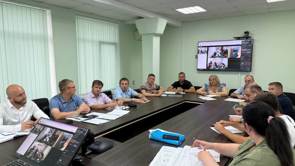 Провел совещание с ГКУ РК «Служба автомобильных дорог Республики Крым» и подрядными организациями Провел совещание с ГКУ РК «Служба автомобильных дорог Республики Крым» и подрядными организациями