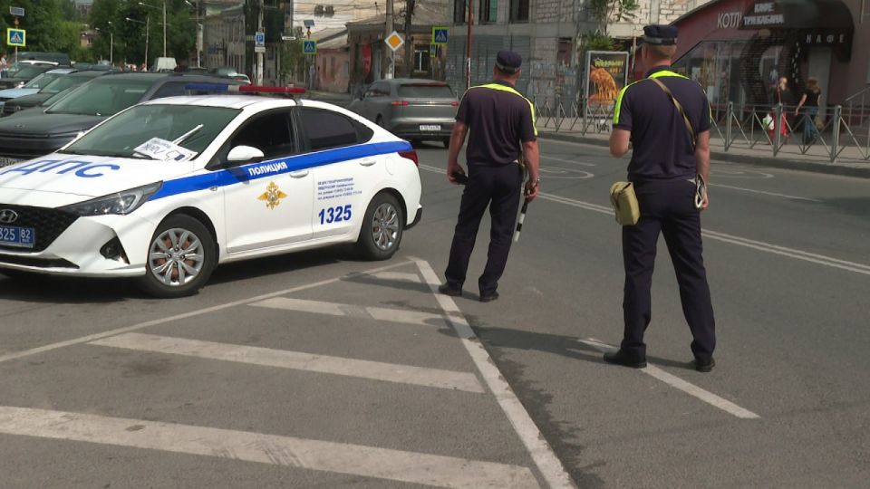 Строго по правилам. Сотрудники Госавтоинспекции проводят оперативно-профилактическое мероприятие «Пешеход! Пешеходный переход!» Строго по правилам. Сотрудники Госавтоинспекции проводят оперативно-профилактическое мероприятие «Пешеход! Пешеходный переход!»