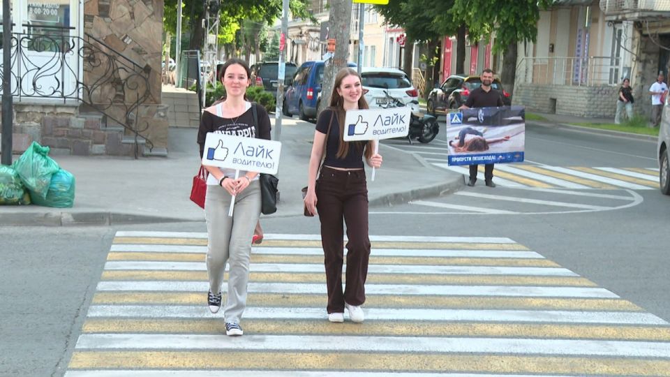 Строго по правилам. Сотрудники Госавтоинспекции проводят оперативно-профилактическое мероприятие «Пешеход! Пешеходный переход!» Строго по правилам. Сотрудники Госавтоинспекции проводят оперативно-профилактическое мероприятие «Пешеход! Пешеходный переход!»