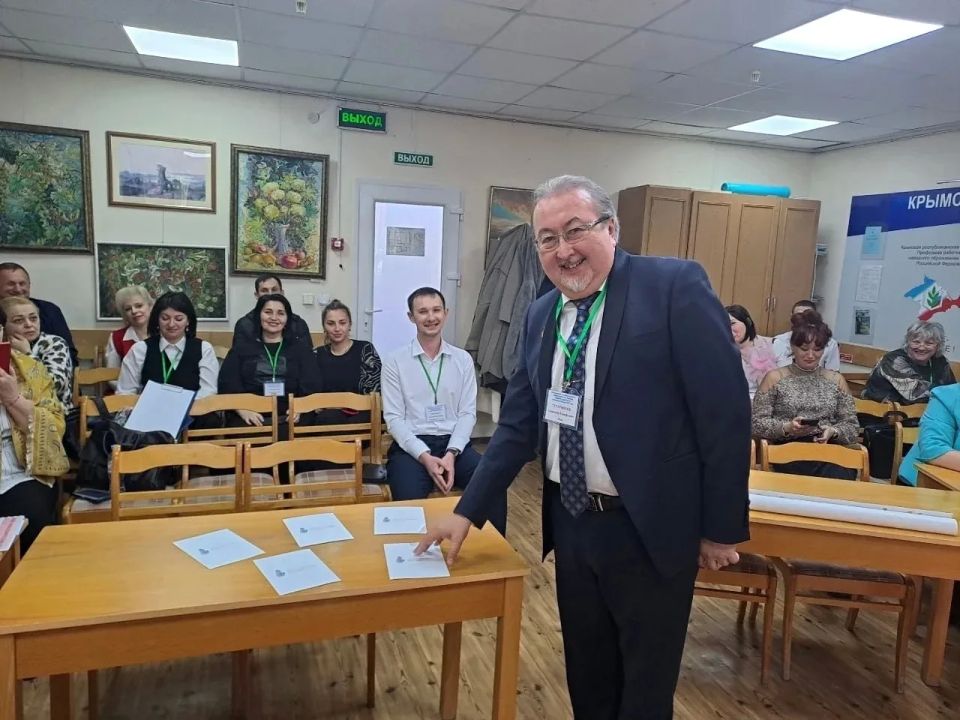 Гордимся: директор ялтинской школы – в числе лучших в России Гордимся: директор ялтинской школы – в числе лучших в России