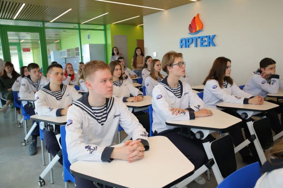 Янина Павленко: С днём рождения, легендарная страна детства! С праздником, любимый «Артек» Янина Павленко: С днём рождения, легендарная страна детства! С праздником, любимый «Артек»
