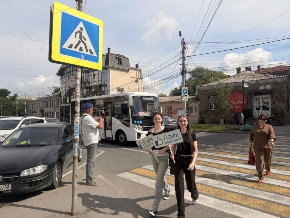 В Симферополе водителей и пешеходов призывают к повышенной ответственности и взаимовежливости В Симферополе водителей и пешеходов призывают к повышенной ответственности и взаимовежливости