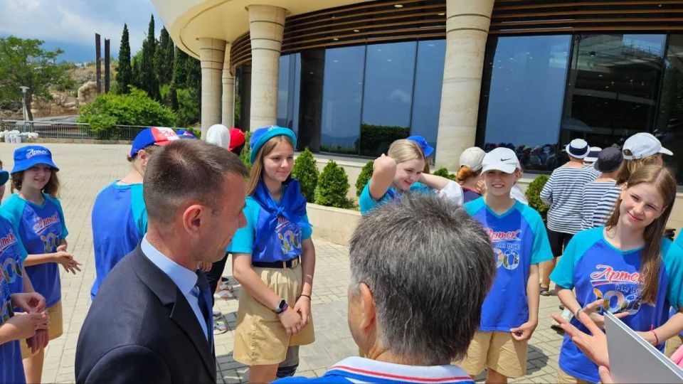 Юрий Нимченко: Сегодня Международный детский центр «Артек» отмечает свой 101-й день рождения Юрий Нимченко: Сегодня Международный детский центр «Артек» отмечает свой 101-й день рождения