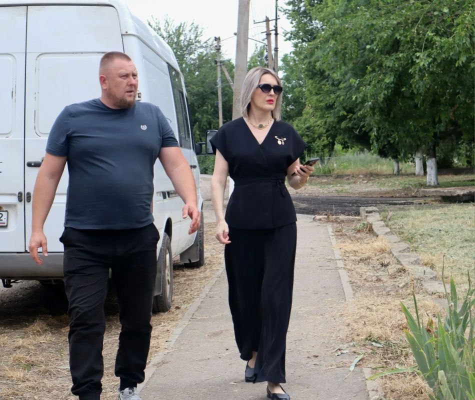 Инна Федоренко: Сегодня была в Светлом. Проверила два важных объекта: благоустройство дворов и состояние Мемориала