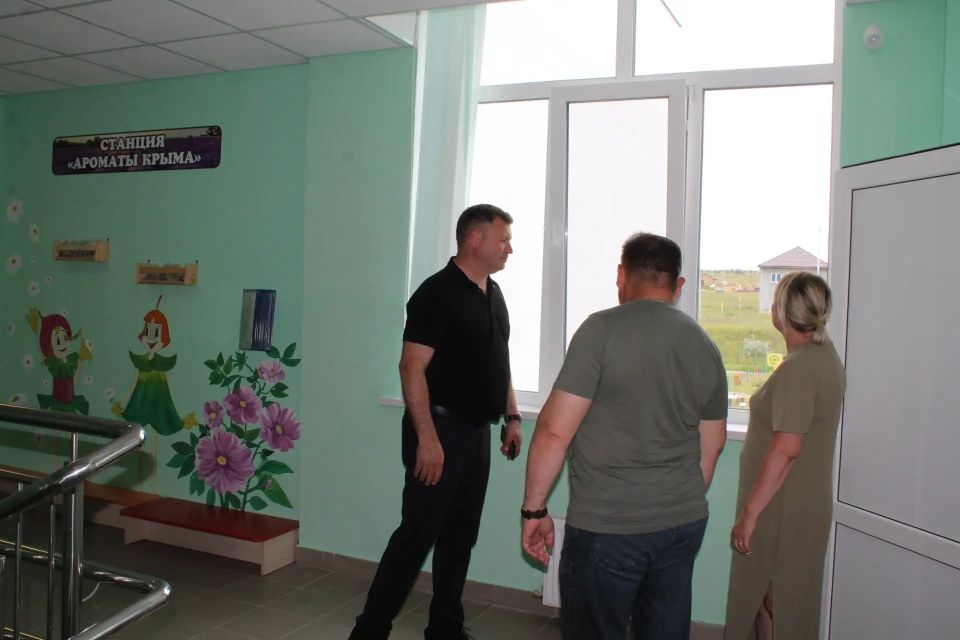 Игорь Крутьков: Сегодня я посетил детский сад в селе Приозерное, где пообщался с заведующей Натальей Синявской Игорь Крутьков: Сегодня я посетил детский сад в селе Приозерное, где пообщался с заведующей Натальей Синявской