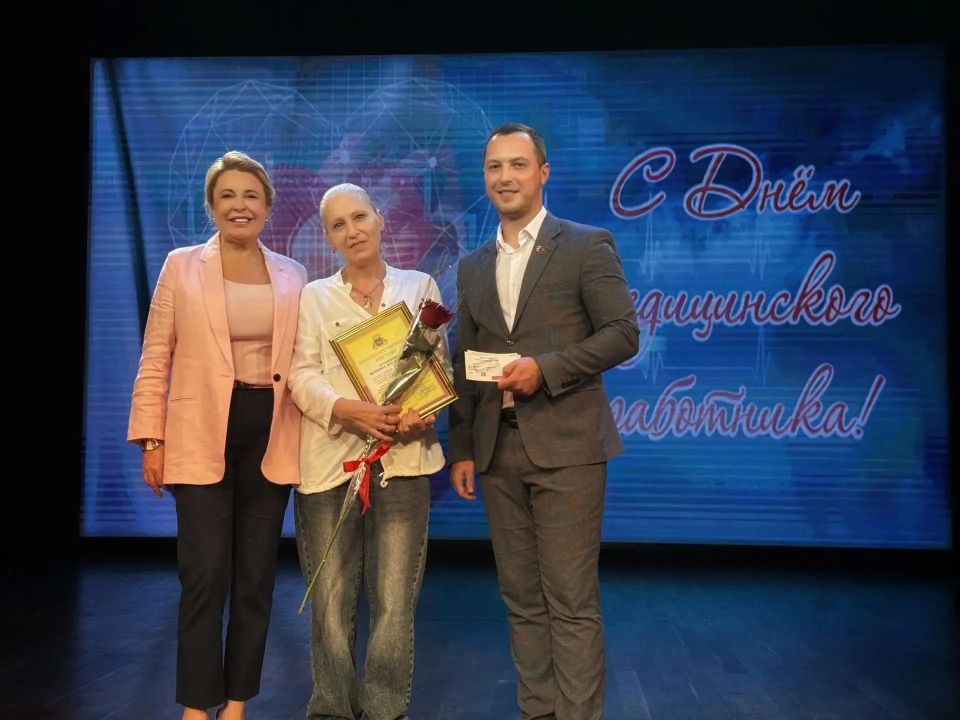 Янина Павленко: В преддверии Дня медицинского работника на сцене театра имени А.П. Чехова чествовали наших ангелов в белых халатах Янина Павленко: В преддверии Дня медицинского работника на сцене театра имени А.П. Чехова чествовали наших ангелов в белых халатах